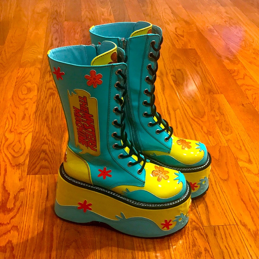Dolls Kill Scooby Doo Mystery Machine Platform Combat Boots Sz 10